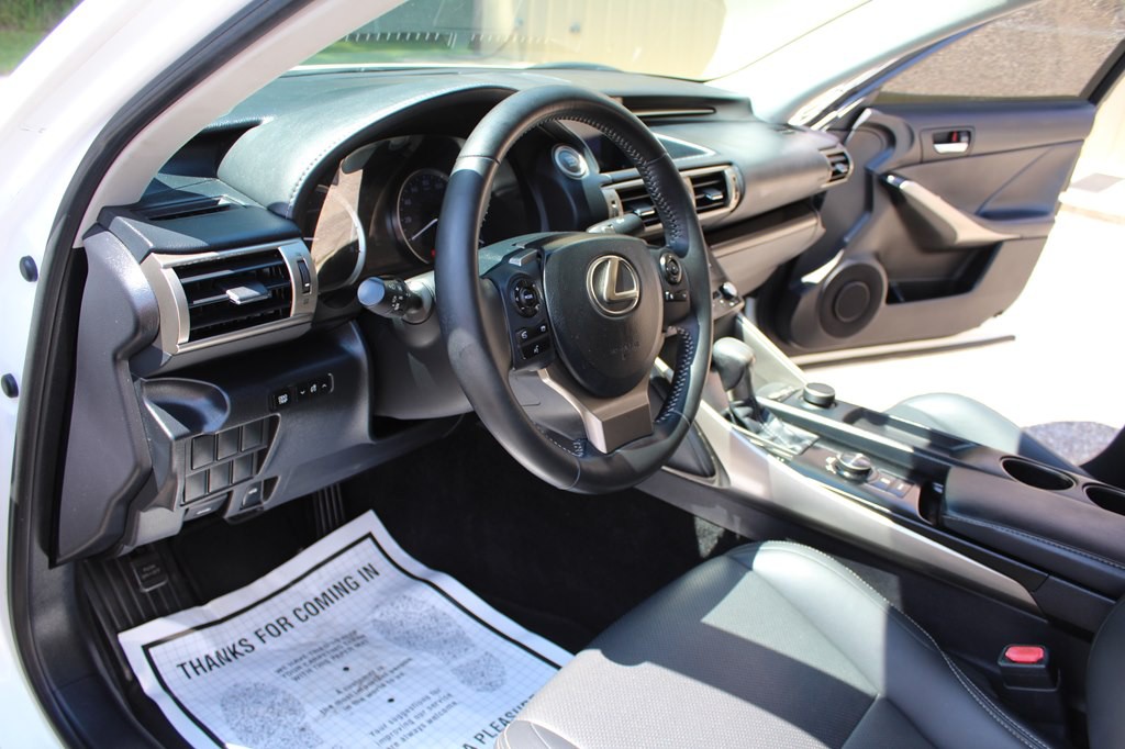2014 Lexus IS Image 24