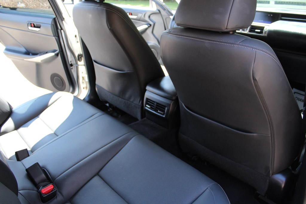 2014 Lexus IS Image 30