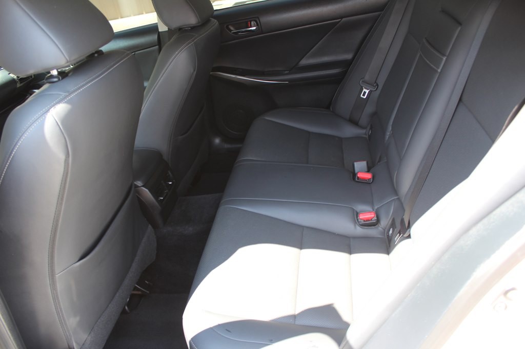 2014 Lexus IS Image 32