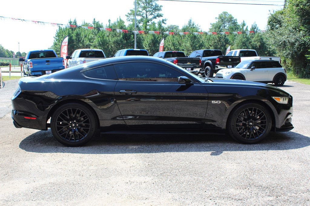 2017 Ford Mustang Image 12