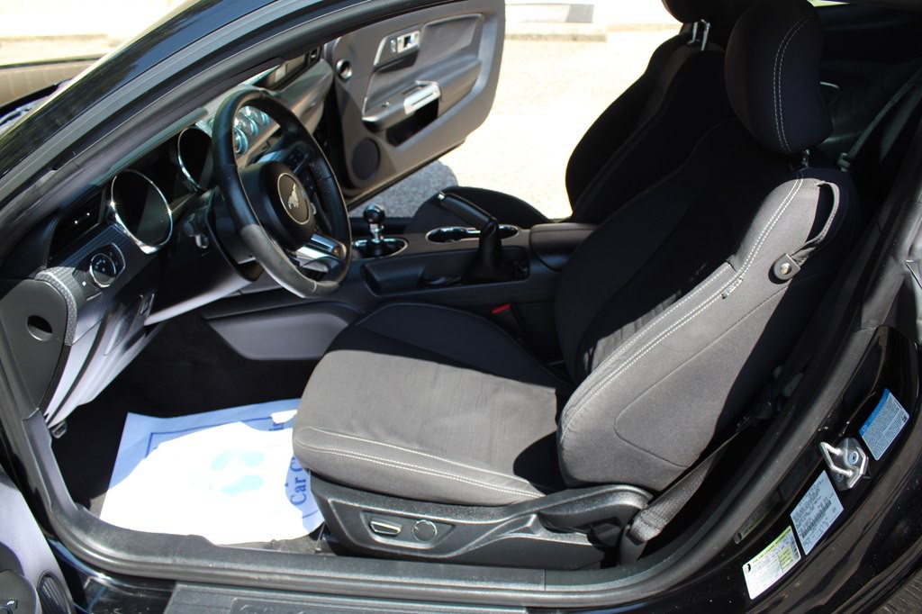 2017 Ford Mustang Image 22