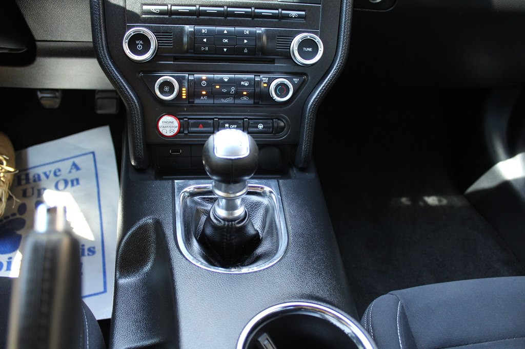 2017 Ford Mustang Image 35