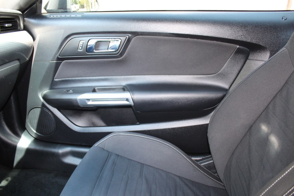 2017 Ford Mustang Image 37
