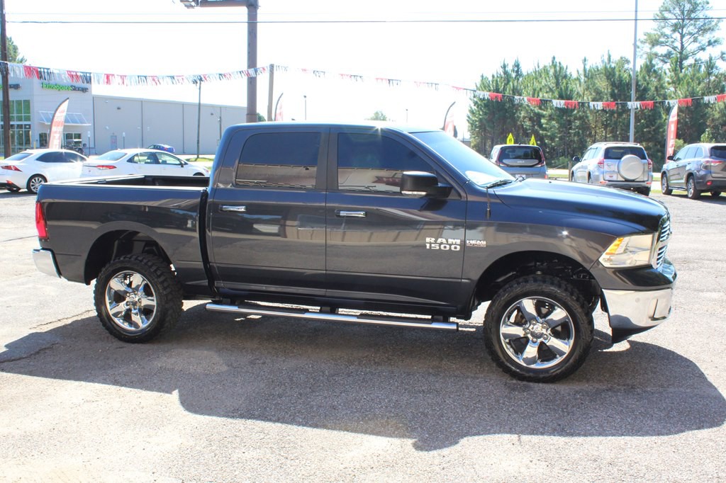 2016 RAM 1500 Image 12