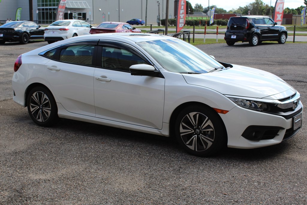 2017 Honda Civic Image 11