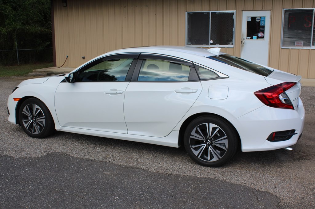 2017 Honda Civic Image 17