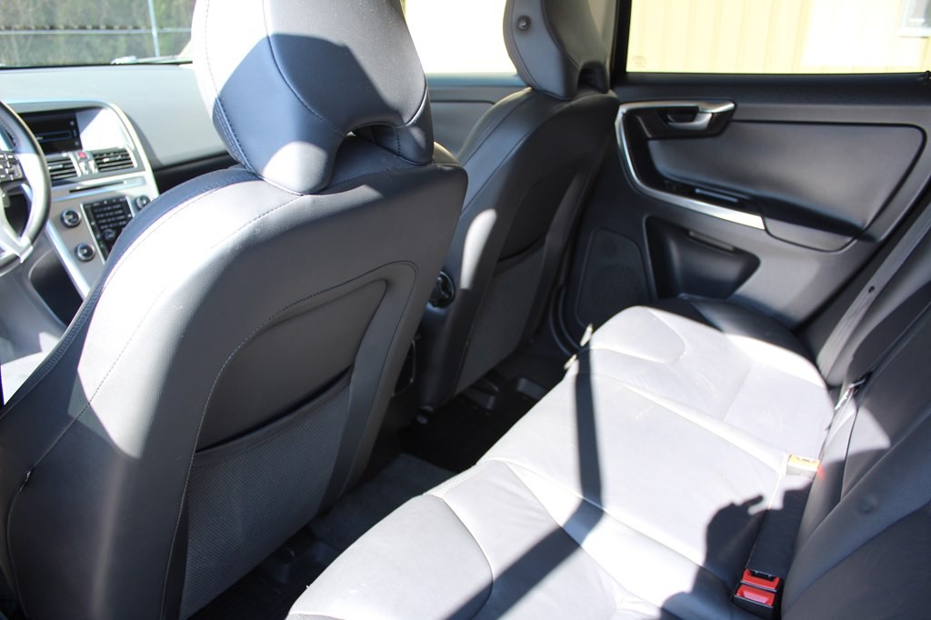 2013 Volvo XC60 Image 32