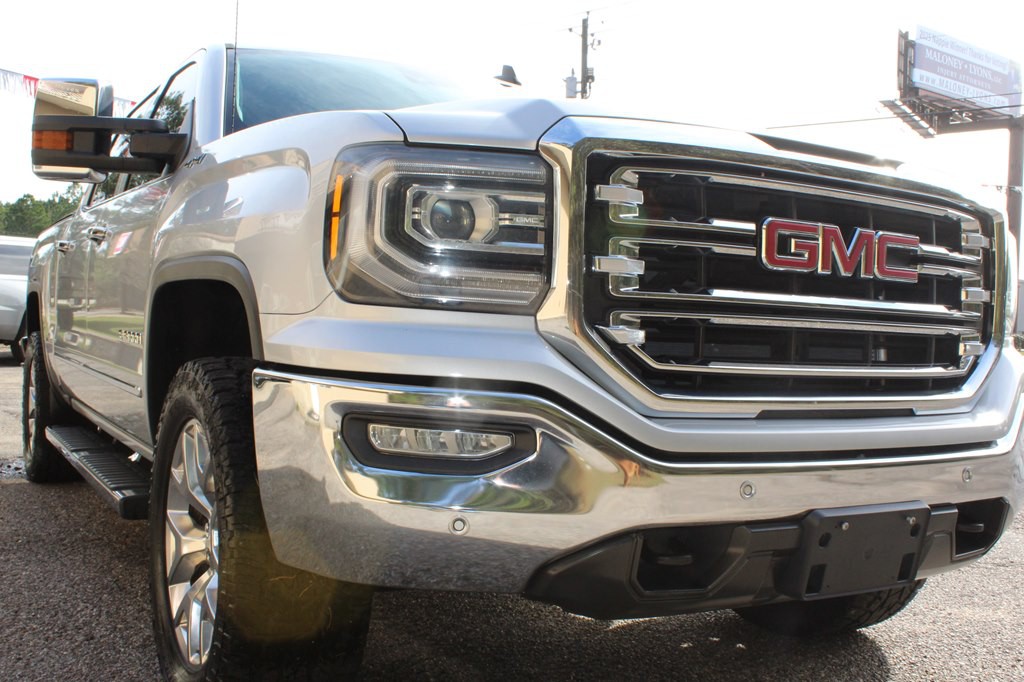 2017 GMC Sierra Image 2