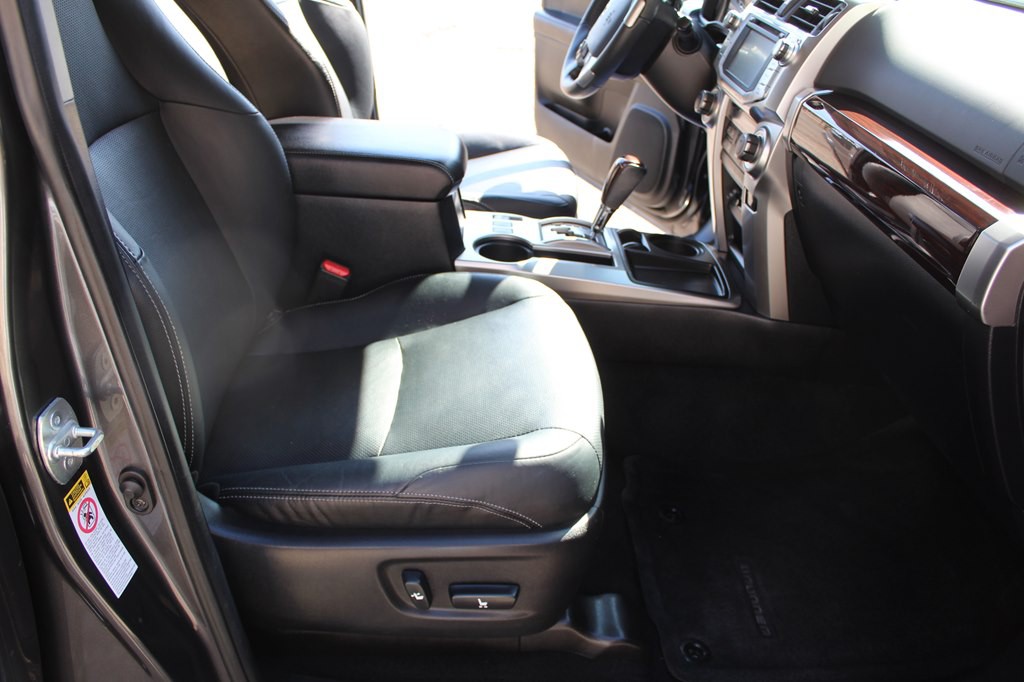 2016 Toyota 4Runner Image 26