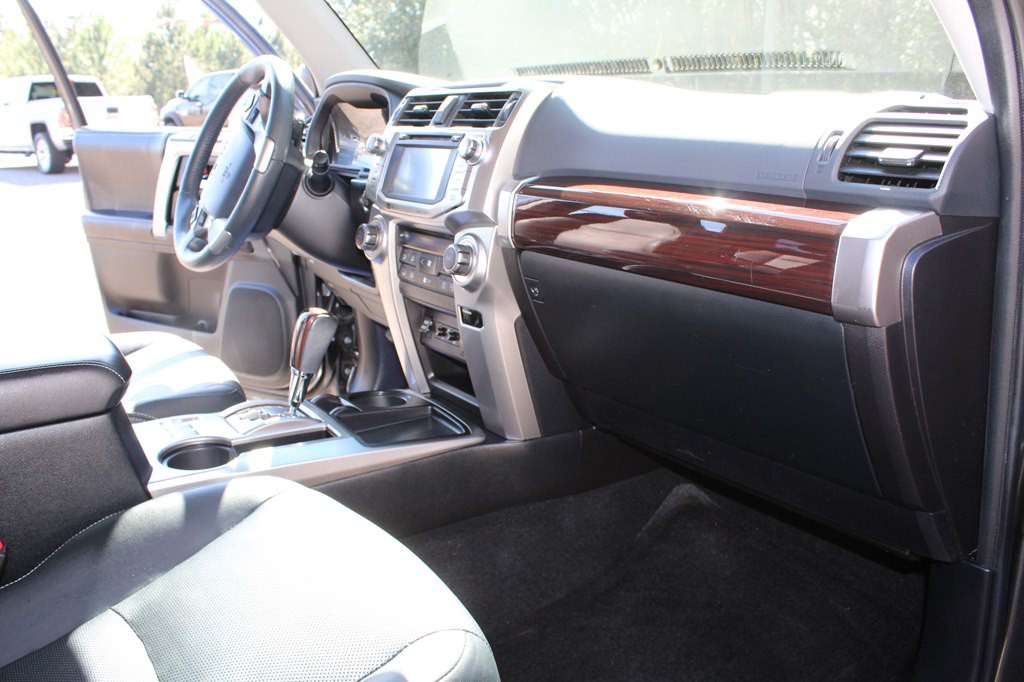 2016 Toyota 4Runner Image 27