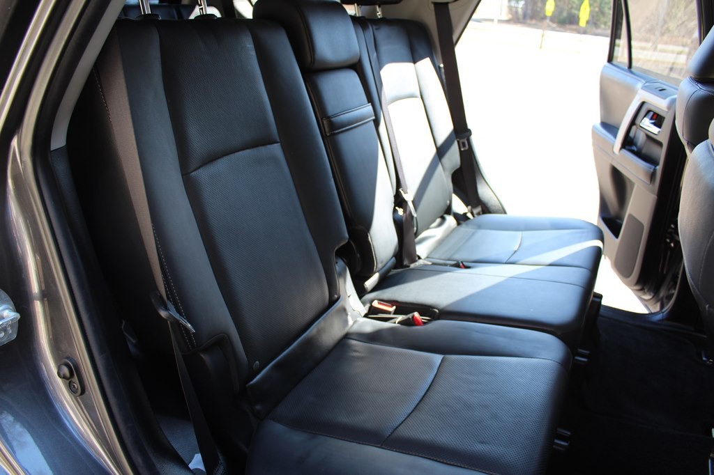 2016 Toyota 4Runner Image 28