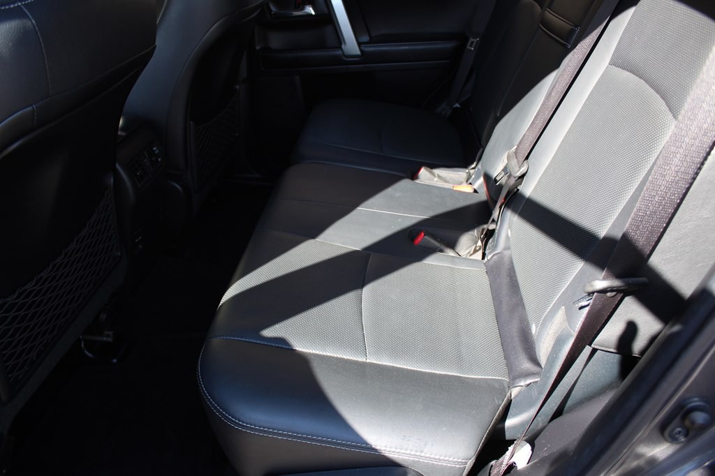 2016 Toyota 4Runner Image 32