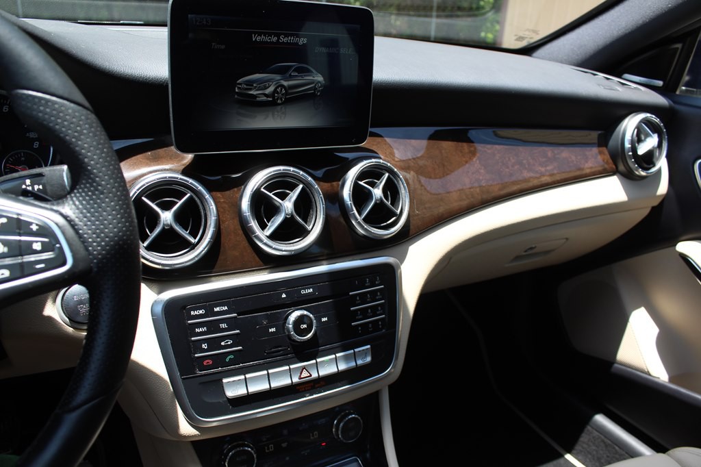 2017 Mercedes-Benz CLA-Class Image 40