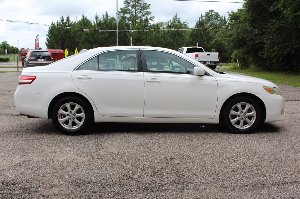 2011 Toyota Camry Image 11