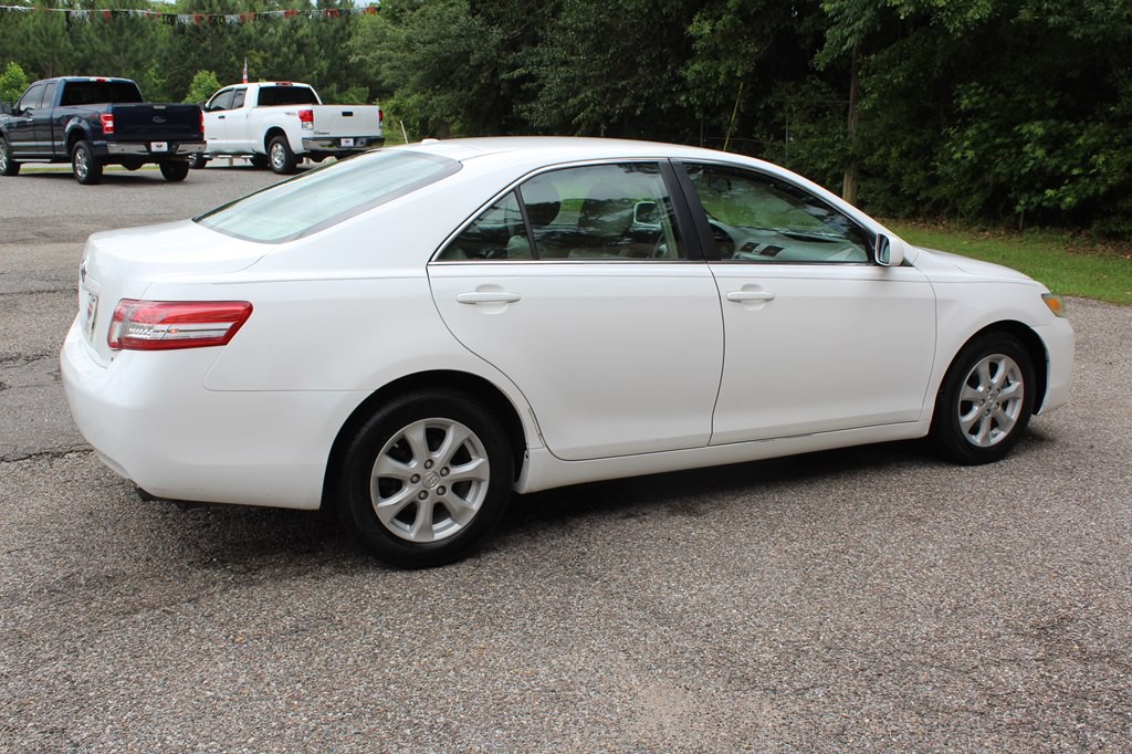 2011 Toyota Camry Image 12