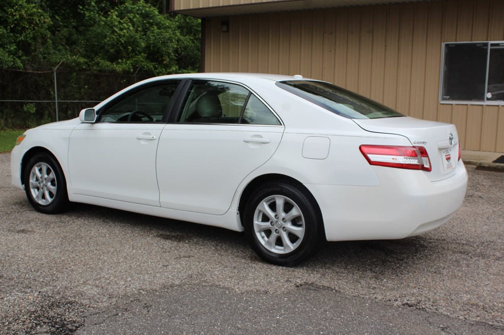 2011 Toyota Camry Image 16