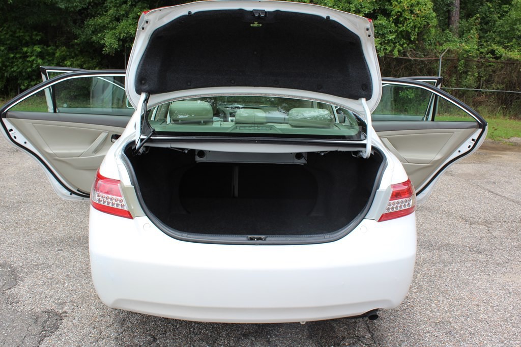 2011 Toyota Camry Image 17