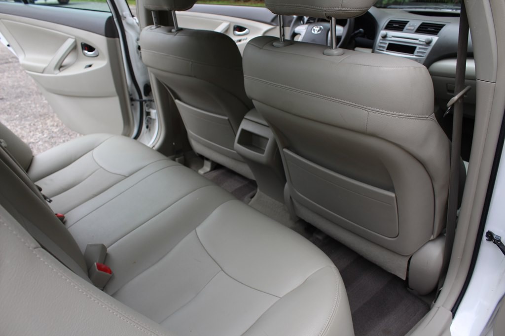 2011 Toyota Camry Image 25