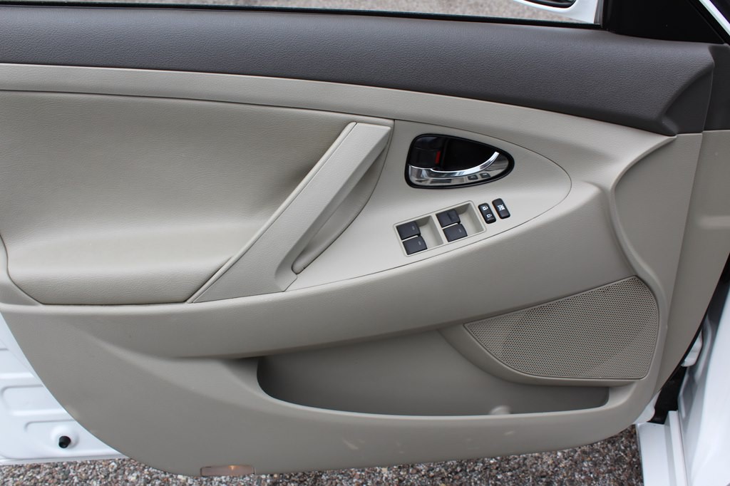 2011 Toyota Camry Image 29
