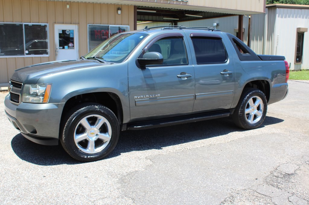 2011 Chevrolet Avalanche Image 4