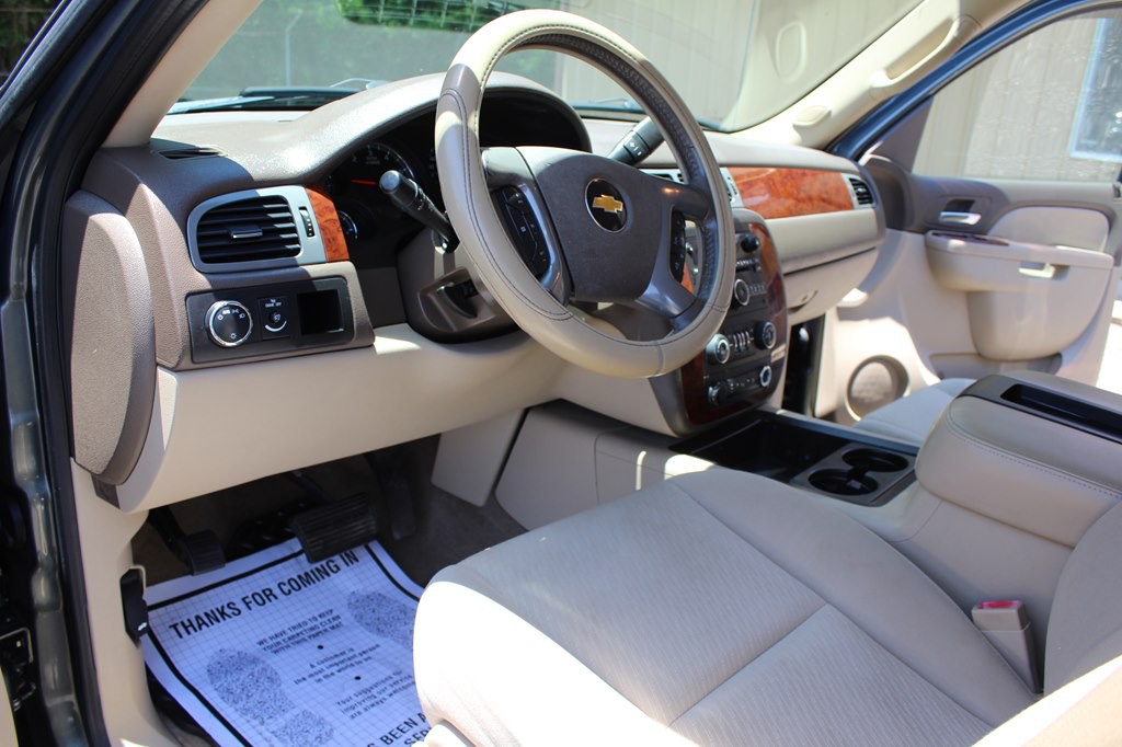 2011 Chevrolet Avalanche Image 22