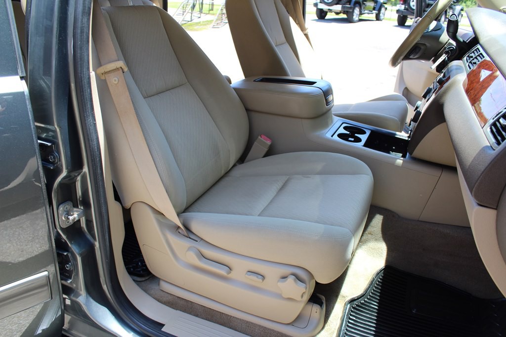 2011 Chevrolet Avalanche Image 23