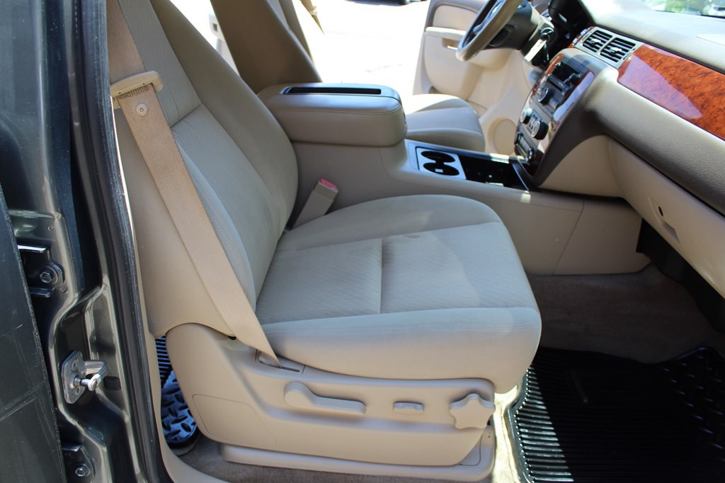 2011 Chevrolet Avalanche Image 24