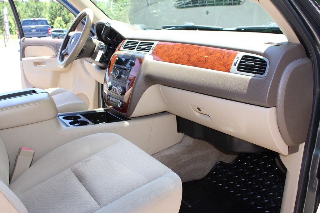 2011 Chevrolet Avalanche Image 25