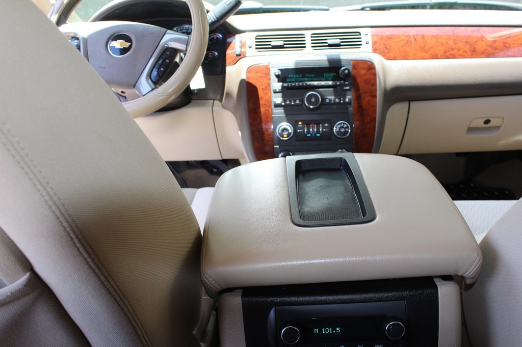 2011 Chevrolet Avalanche Image 32