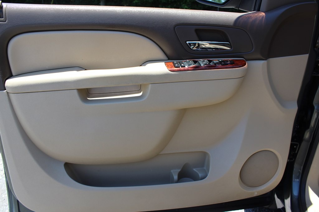 2011 Chevrolet Avalanche Image 33