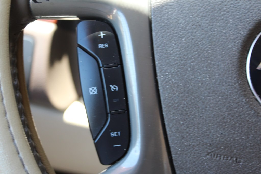 2011 Chevrolet Avalanche Image 36