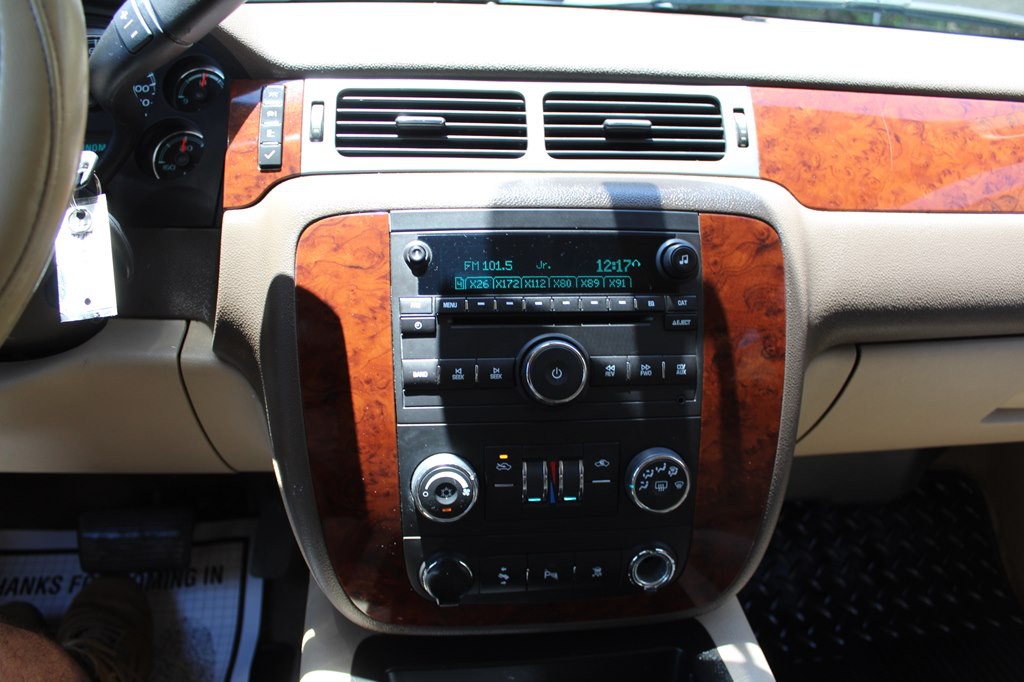 2011 Chevrolet Avalanche Image 38