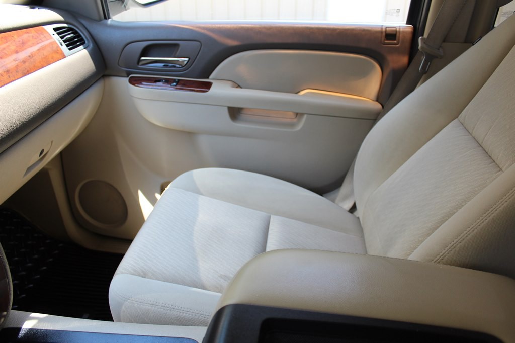 2011 Chevrolet Avalanche Image 40