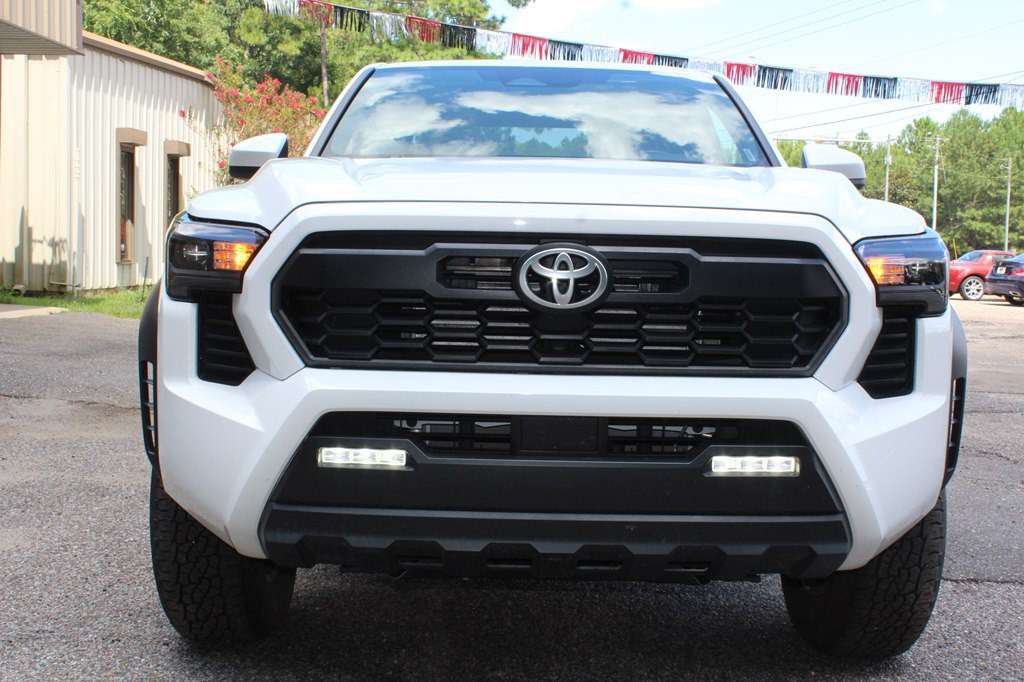 2024 Toyota Tacoma Image 8