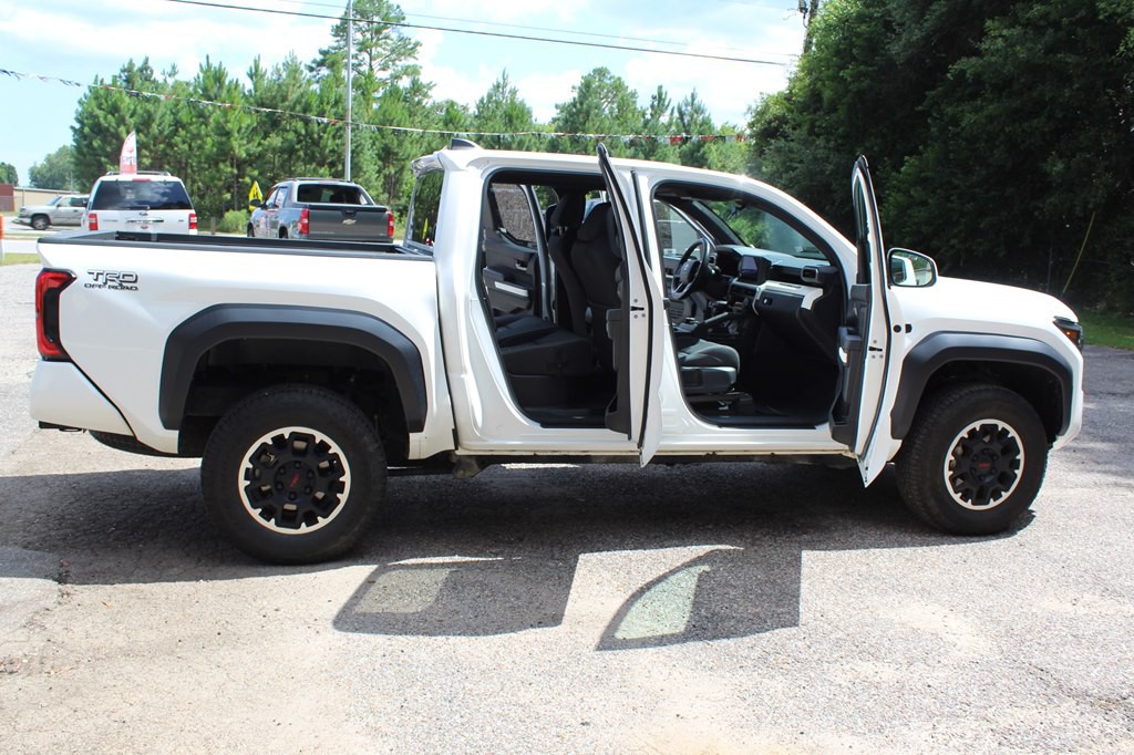 2024 Toyota Tacoma Image 21