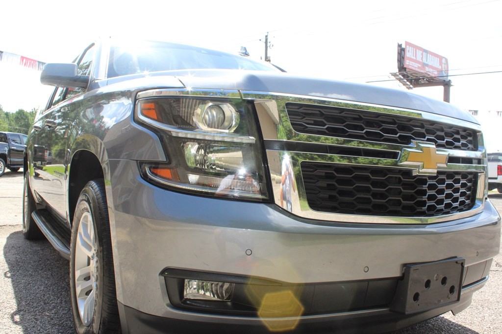 2020 Chevrolet Suburban Image 2