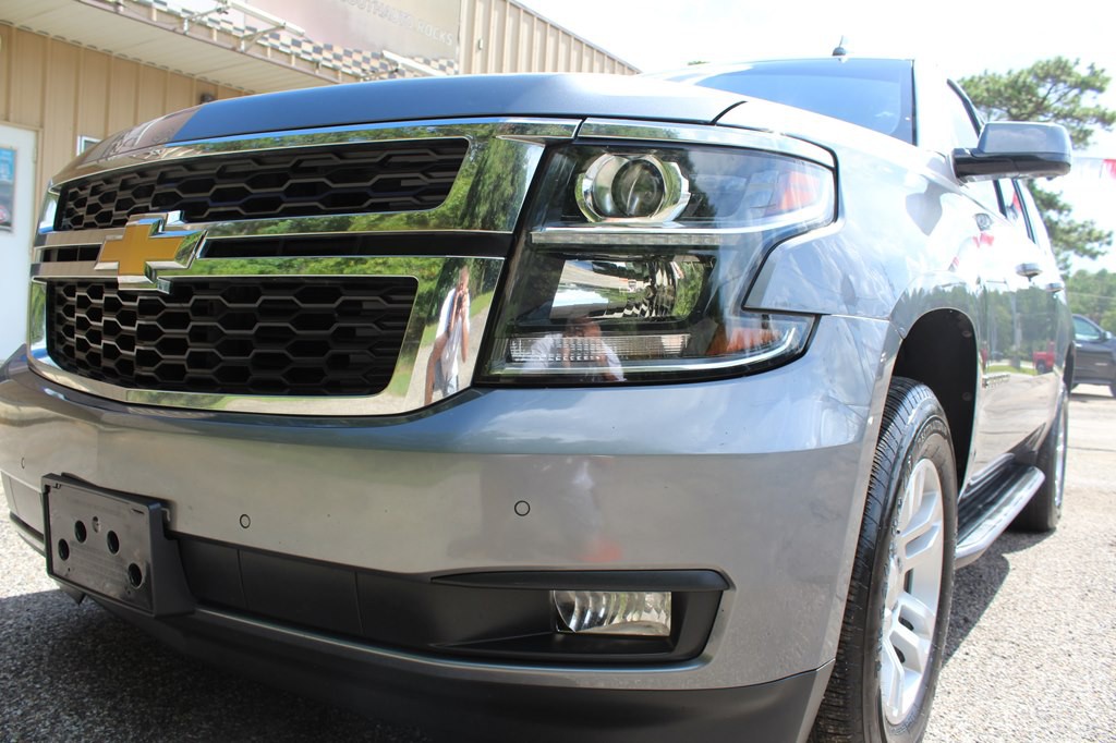 2020 Chevrolet Suburban Image 3