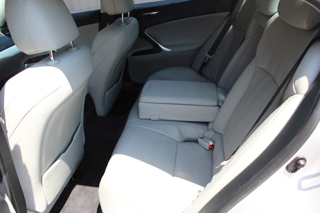 2007 Lexus IS Image 32
