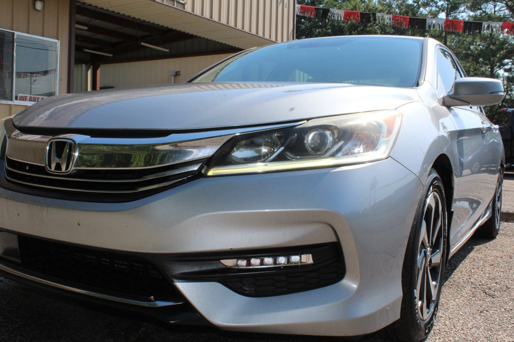2017 Honda Accord Image 3
