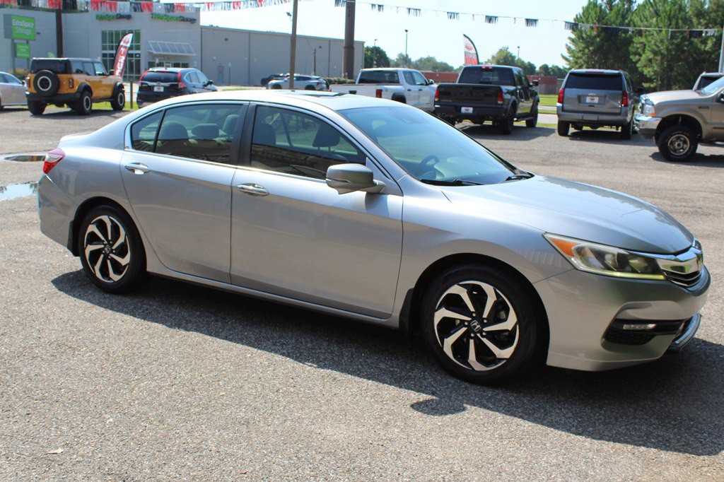 2017 Honda Accord Image 10