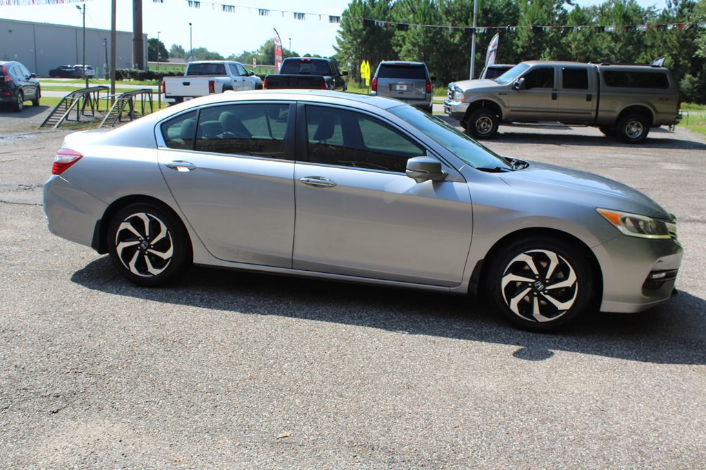 2017 Honda Accord Image 11