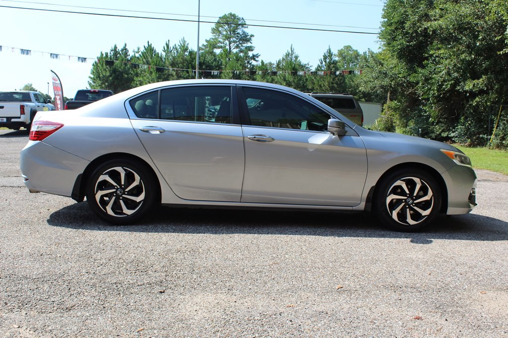 2017 Honda Accord Image 12