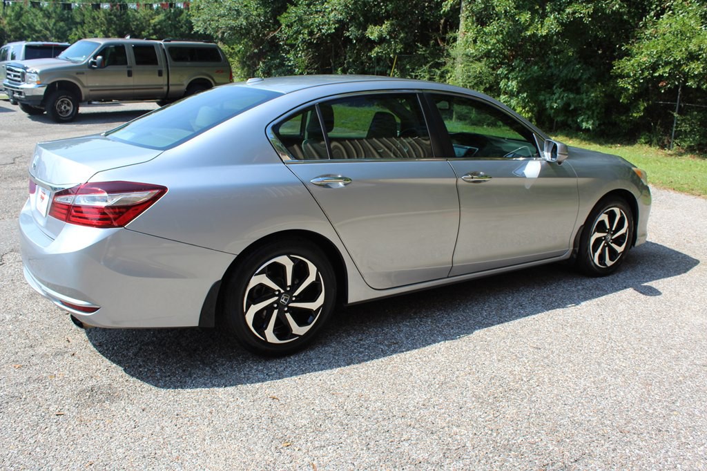 2017 Honda Accord Image 13