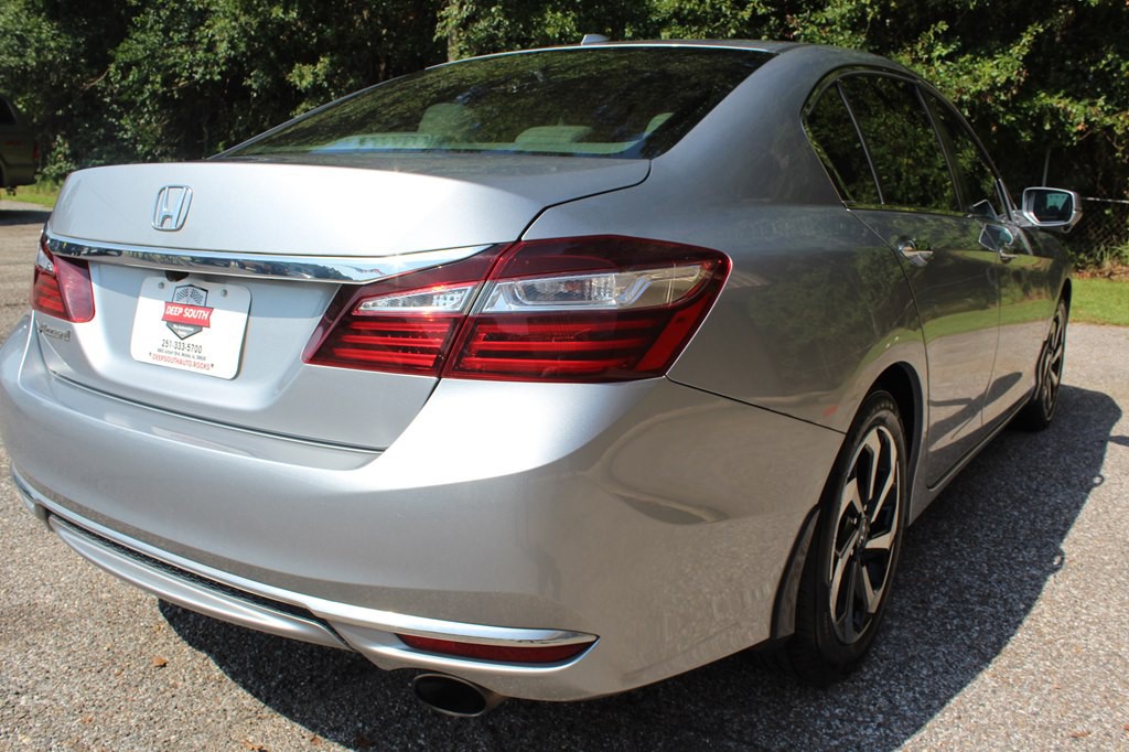 2017 Honda Accord Image 14