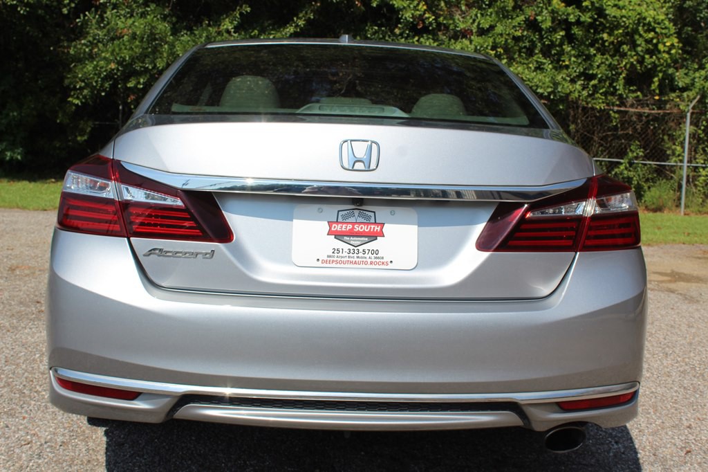 2017 Honda Accord Image 15