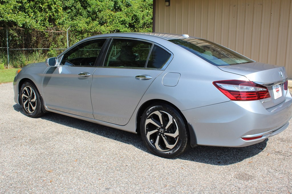 2017 Honda Accord Image 17