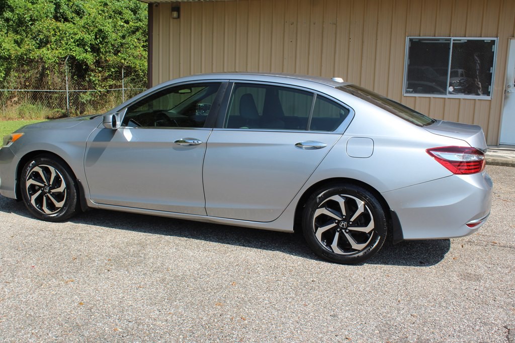 2017 Honda Accord Image 18