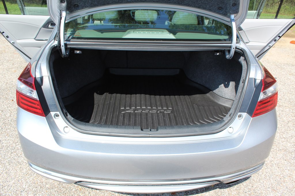 2017 Honda Accord Image 19