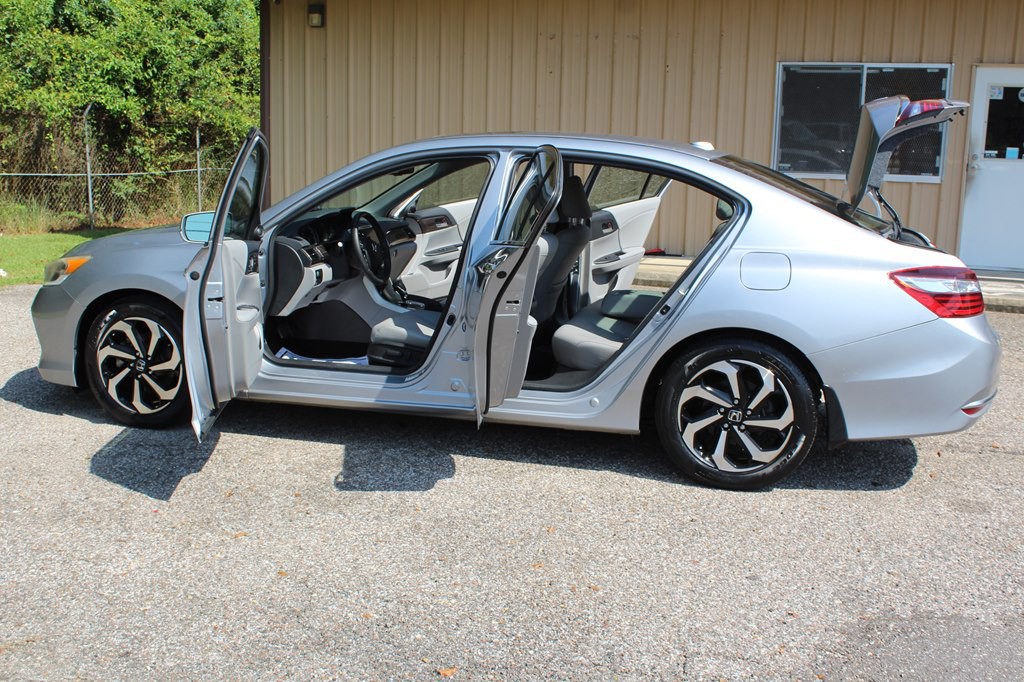 2017 Honda Accord Image 20