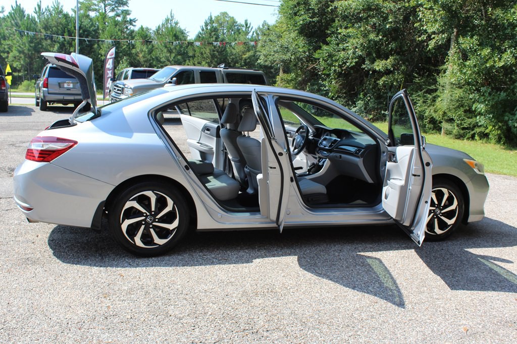 2017 Honda Accord Image 21